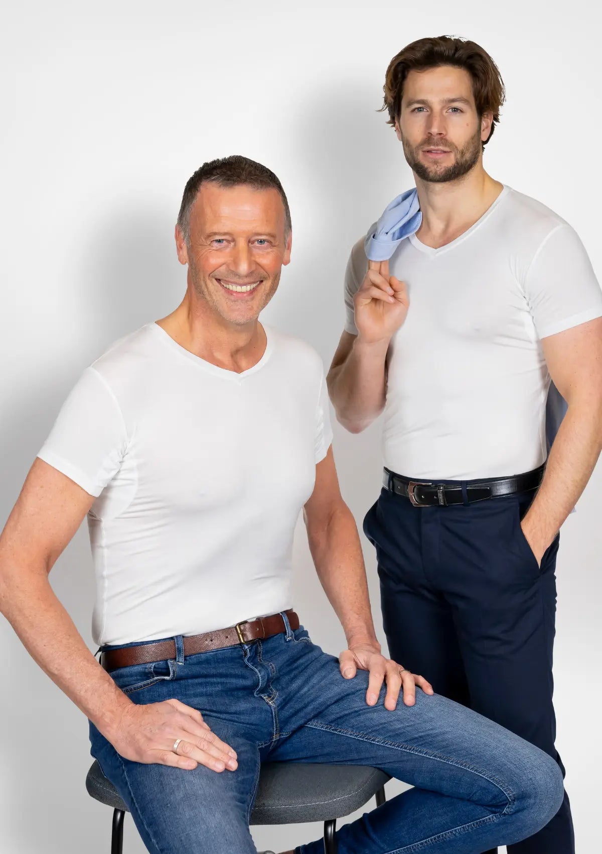 V-Ausschnitt Anti-Schweiß-Unterhemd weiß